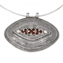 Colier choker accesorizat cu o impresionantă amuletă etnică kazakh din argint și carneol natural 