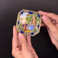 Veche pudrieră din argint aurit, intarsiat cu lapis-lazuli și pictat cu email cloisonne în manieră Fragonard | cca. 1920 - 1930