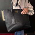 Geantă autentică Prada - Vitello Dyno Tote Nero | preloved 2010s