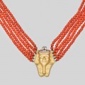 Colier Egyptian Revival  multistrand de coral roșu natural cu diamante naturale în montură în aur 18k | cca. 1970