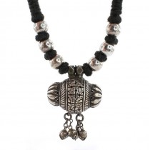 Vechi colier etnic indo-persan accesorizat cu amuletă Tawiz | argint si bumbac | Rajasthan